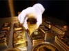 Urgent 24: After a sharp decline… gold prices reduce their losses globally and rise to $4,400