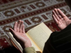 Urgent 24: Endowments prohibit photography and the use of phones during i’tikaf except for necessity