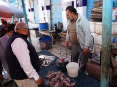 Urgent 24: For not adhering to official prices.. The governor of Matrouh surprises the public market and refers the supply official for investigation