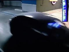 Urgent 24: A sign fell inside the garage of Arkan Mall in Sheikh Zayed, causing damage to some cars